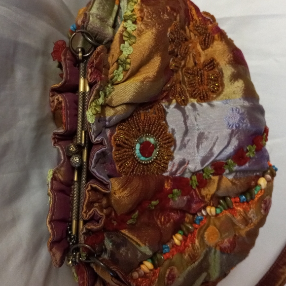 MARY FRANCES Multicolor Fabric Crossbody/Shoulder Bag Kiss Lock - Picture 3 of 9